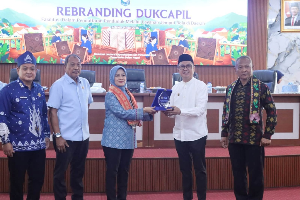 : Bupati Kolaka membuka sosialisasi digitalisai bantuan sosial. (foto: MC Kolaka)