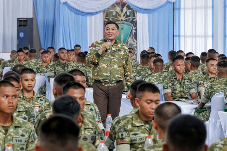 Kunker ke Kaltara, Menhan Sjafrie Tinjau Yonif TP 880/Banuanta di Bulungan: Tegaskan Kemampuan Tempur dan Teritorial Pembangunan untuk Kedaulatan Perbatasan