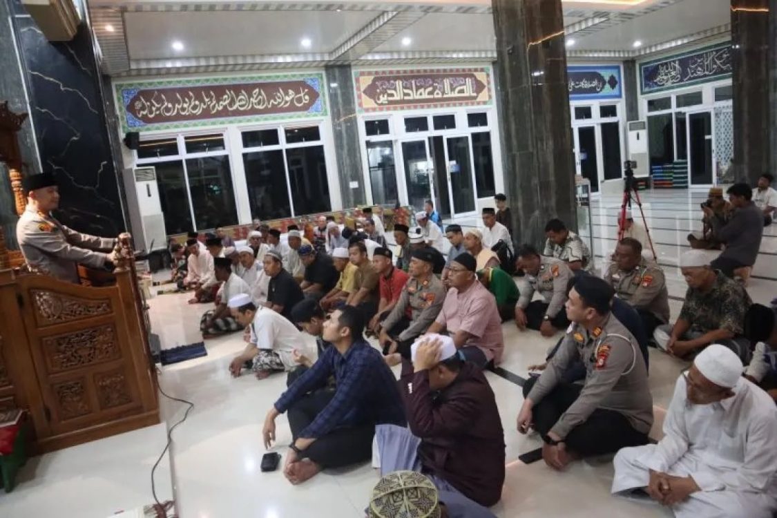 Lewat Subuh Keliling, Kapolres Tanjung Priok Ajak Warga Jaga Kerukunan dan Kamtibmas