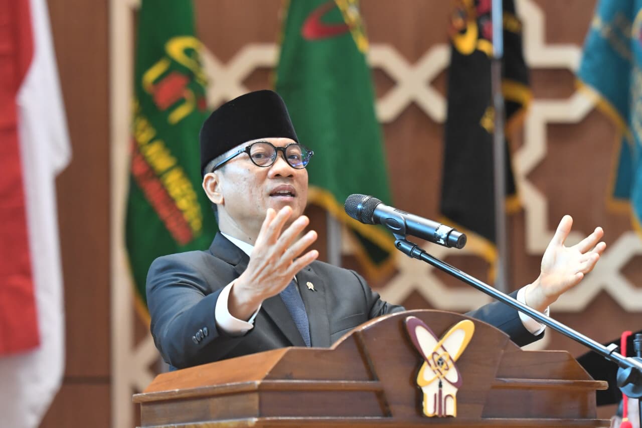 : Menteri Desa dan Pembangunan Daerah Tertinggal (Mendes PDT) Yandri Susanto mengajak lulusan Universitas Islam Negeri Sultan Maulana Hasanuddin (UIN SMH) Banten tidak hanya berpikir untuk mencari pekerjaan. (Foto: Humas Kemendes PDT).