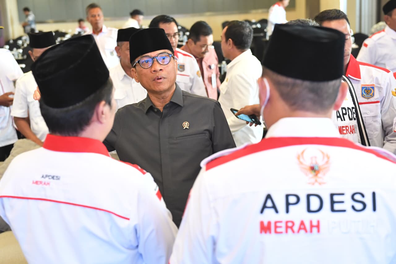 : Menteri Desa dan Pembangunan Daerah Tertinggal (Mendes PDT) Yandri Susanto menegaskan bahwa adanya program Koperasi Desa Merah Putih (KDMP) tidak akan menutup keberadaan warung-warung atau toko kelontong yang ada di desa. (Foto; Humas Kemendes PDT)