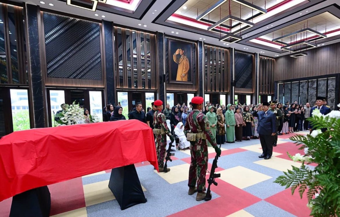 Menhan Sjafrie Dampingi Presiden Prabowo Berikan Penghormatan Terakhir kepada Almarhum Jenderal TNI (Purn.) Subagyo Hadi Siswoyo