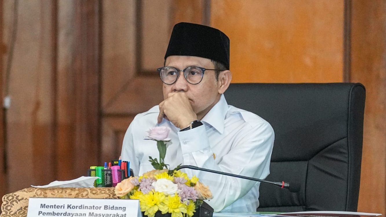 : Menteri Koordinator Bidang Pemberdayaan Masyarakat A. Muhaimin Iskandar menyampaikan arahan dalam Rapat Terbatas Menteri (RTM) Perluasan Perlindungan Sosial (Perlinsos) dan Rencana Implementasi Tahun 2027 di Jakarta, Rabu (30/9/2026). Pemerintah mendorong percepatan registrasi dan verifikasi data untuk memastikan program perlindungan sosial semakin tepat sasaran serta menjangkau kelompok masyarakat yang membutuhkan. (Foto: Kementerian Pemberdayaan Masyarakat)