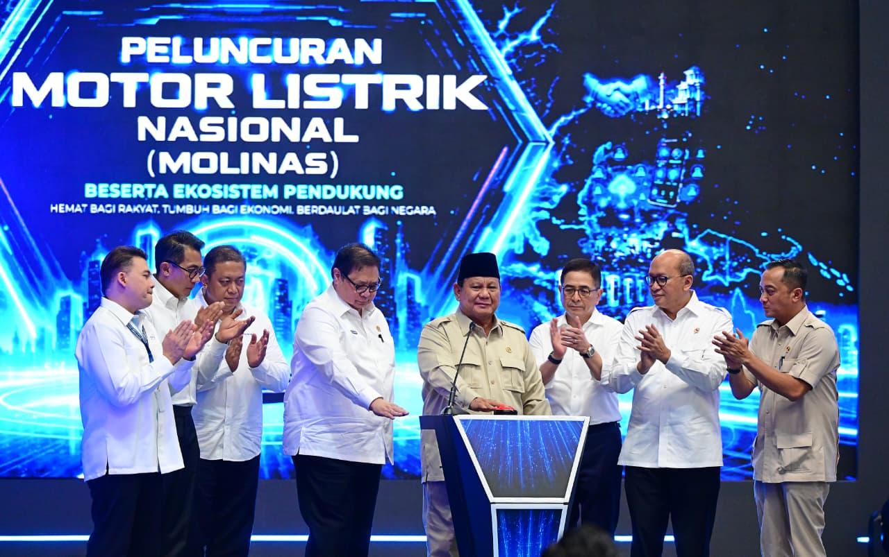 : Presiden Prabowo Subianto secara resmi meluncurkan Motor Listrik Nasional (MoLiNas) beserta ekosistem pendukungnya di Fasilitas Produksi ALVA, Cikarang, Kabupaten Bekasi, Provinsi Jawa Barat, pada Kamis (13/08/2026). (BPMI Setpres)