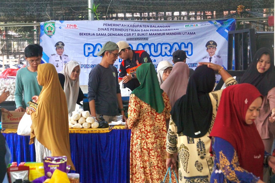 : Antusias warga berbelanja di pasar murah Disperindag Balangan, Rabu (5/8/2026).