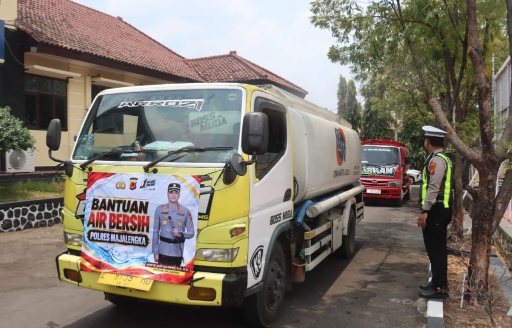 Peduli Warga Kekurangan Air, Polres Majalengka Kerahkan 26 Truk Tangki ke Lima Kecamatan