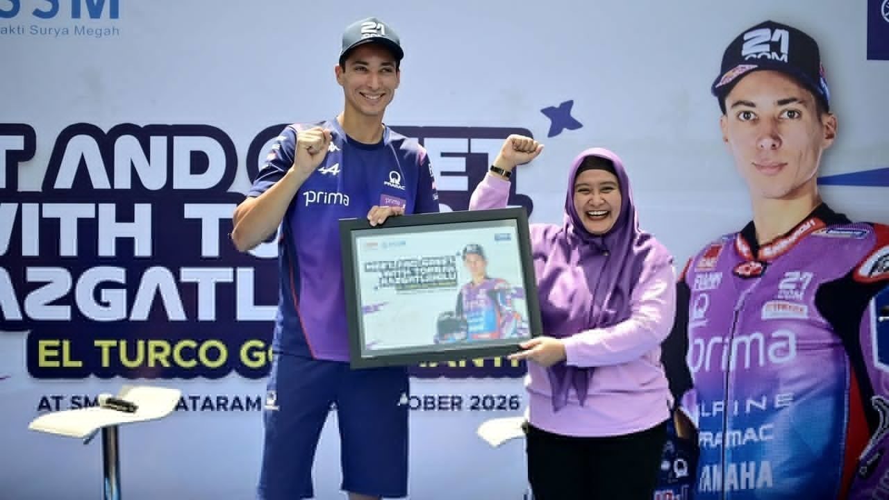 Pembalap MotoGP Toprak Razgatlioglu Disambut Meriah di SMA Negeri 3 Mataram