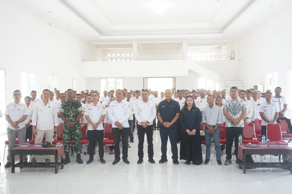 : Sosialisasi program rekrutmen ratusan warga lokal sebagai tenaga kerja pemanen sawit digelar di Gedung Wanita Betelalenok, Atambua, Rabu (7/10/2026). Kegiatan dihadiri Wakil Bupati Belu, Vicente Hornai Gonsalves, jajaran manajemen PT Agrinas Palma Nusantara (Persero), Kepala Dinsos PMD Kabupaten Belu, Kepala BP4D Kabupaten Belu, serta para lurah dan kepala desa se-Kabupaten Belu. (foto: MC Belu)