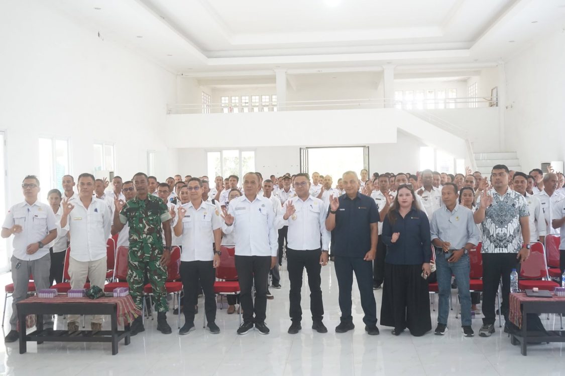 : Pemkab Belu menggelar Sosialisasi Pemanfaatan Prisma Liurai sebagai instrumen sinkronisasi usulan perencanaan pembangunan daerah di Gedung Wanita Betelalenok Atambua, Rabu (7/10/2026). Kegiatan dibuka oleh Wakil Bupati Belu, Vicente Hornai Gonsalves, ST, dan dihadiri Staf Ahli Direktur SDM dan Umum PT Agrinas Palma Nusantara (Persero), Mayjen TNI M. Sulkifli bersama jajaran, Kepala Dinsos PMD Kabupaten Belu, Kepala BP4D Kabupaten Belu, serta para lurah dan kepala desa se-Kabupaten Belu.. (foto: MC Belu)