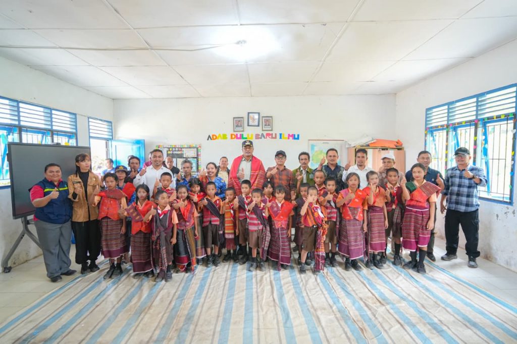 Pemkab Toba Kucurkan Fasilitas Internet dan Komputer untuk Sekolah Pelosok