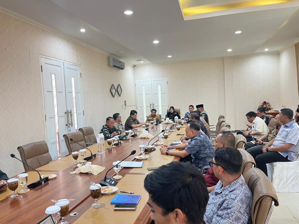 : Forum Koordinasi Pimpinan Daerah (Forkopimda) yang dipimpin Wali Kota Banda Aceh Illiza Sa’aduddin Djamal di Pendopo Wali Kota Banda Aceh, Kamis (1/10/2026).