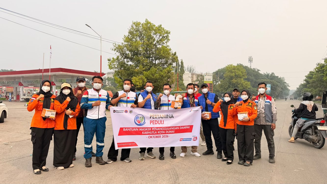 : aksi pembagian 1.000 unit masker jenis N95 gratis kepada masyarakat di Kota Dumai. (foto: MC Dumai)