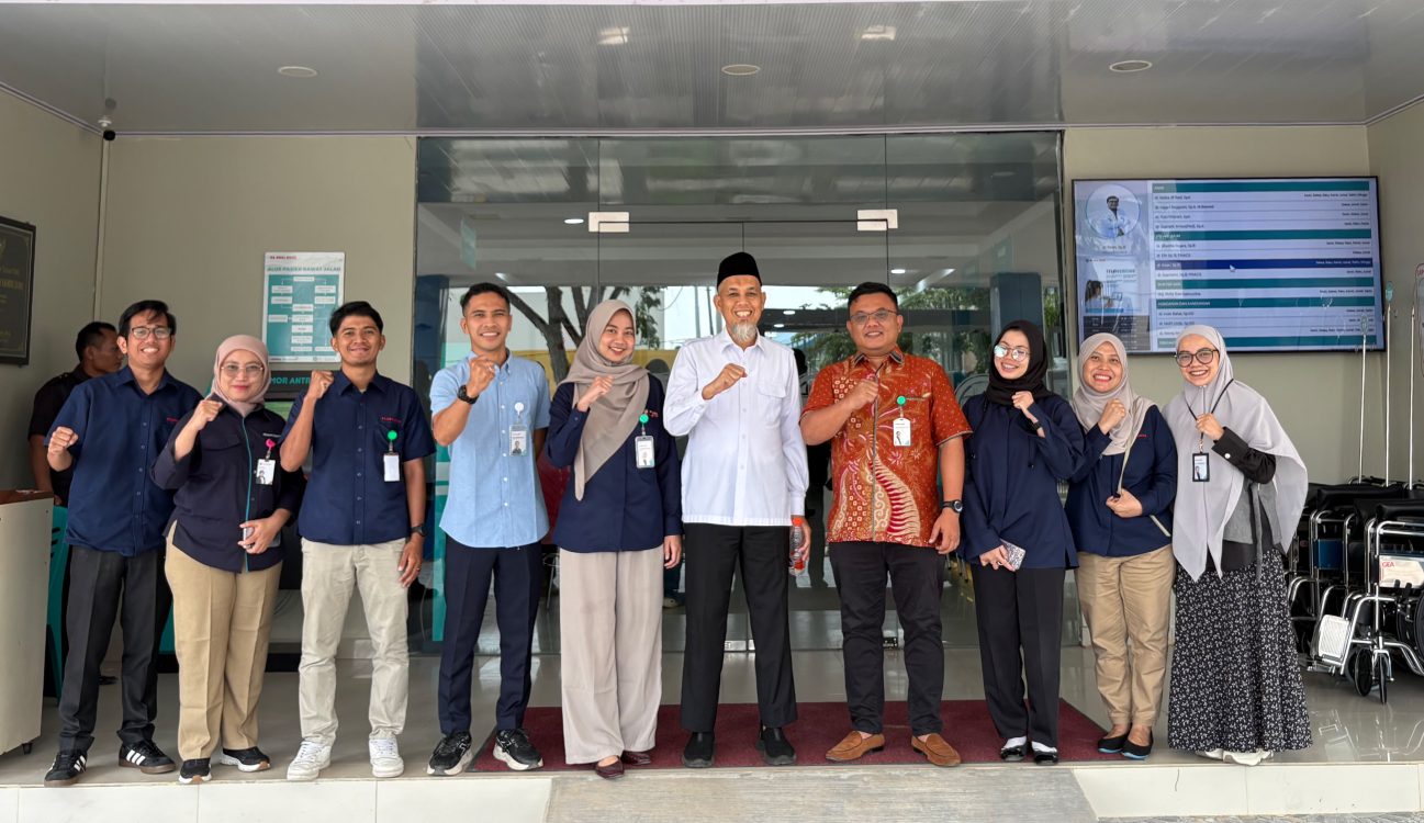 : Wali Kota Dumai, Paisal, mengawali pekan pertama bulan Agustus ini dengan turun langsung meninjau fasilitas pelayanan kesehatan di RS Awal Bros Yasmine. (foto: MC Dumai)