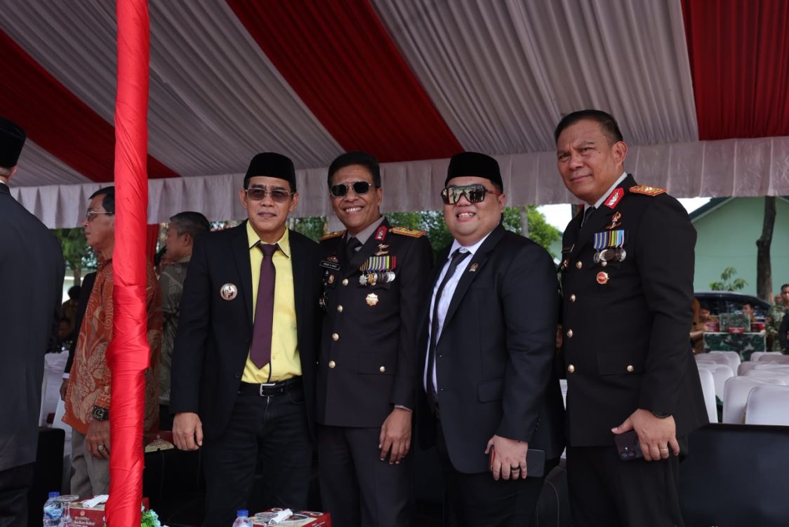 : Mengukuhkan sinergitas lintas institusi dalam menjaga stabilitas keamanan dan percepatan pembangunan daerah, Bupati Parigi Moutong, Erwin Burase, menghadiri langsung Upacara Peringatan HUT ke-81 TNI di Markas Yonif 711/Raksa Tama, Palu, Senin (5/10/2026).