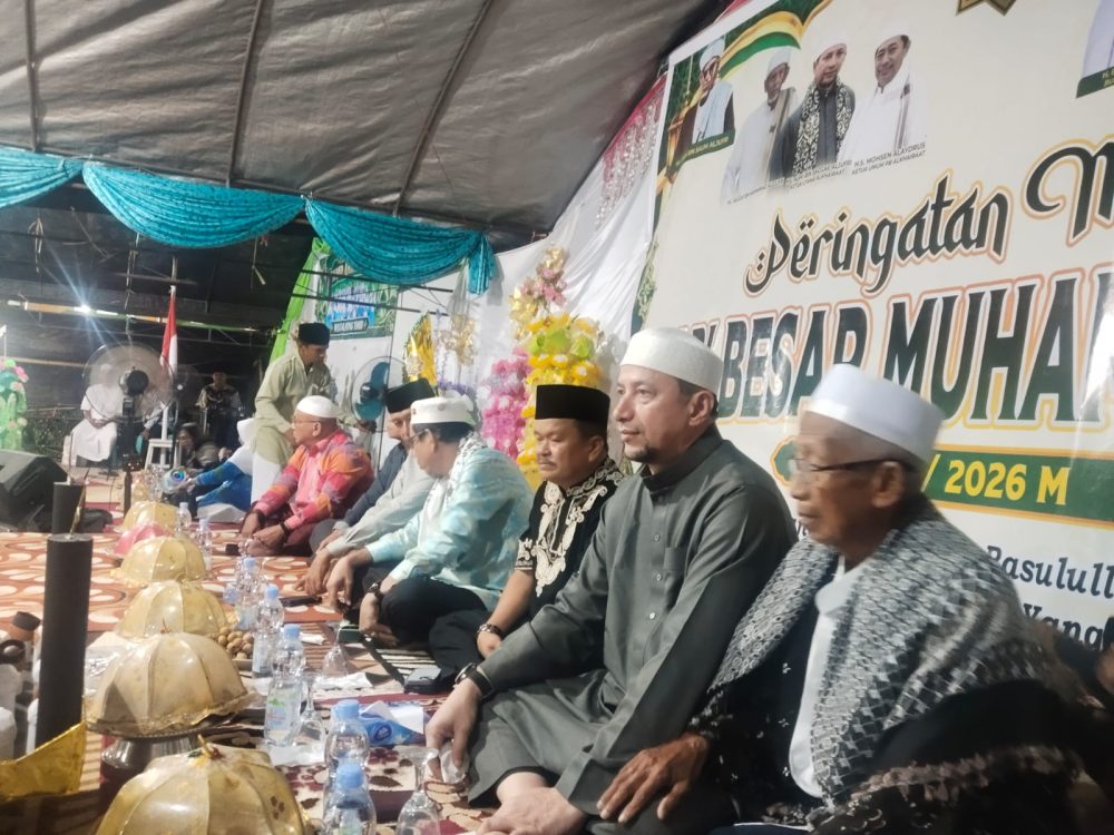 : Wakil Bupati Parigi Moutong, Abdul Sahid, menyerukan kewaspadaan ekstra terhadap bahaya narkoba dan judi daring saat menghadiri perayaan Maulid Akbar Nabi Muhammad SAW 1448 H di Desa Tombi, Kecamatan Ampibabo, Minggu (4/10/2026).