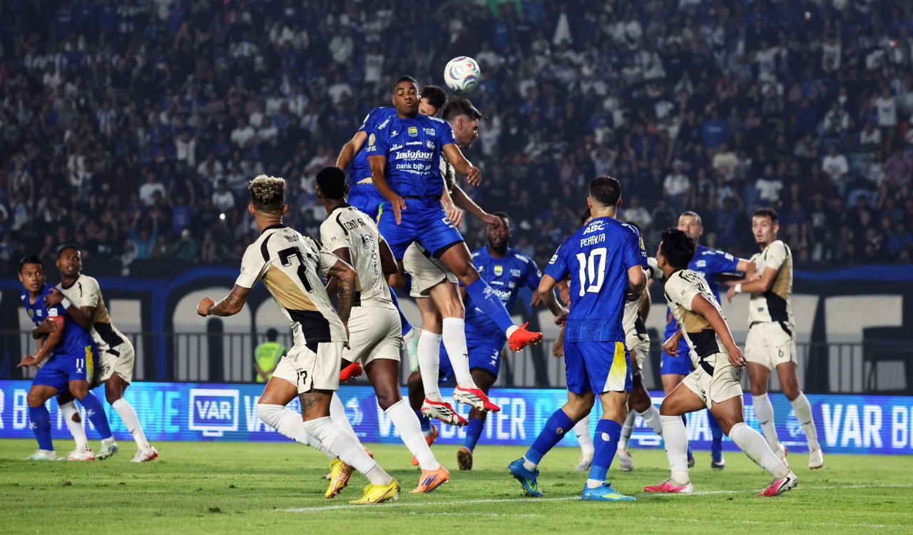Persib Tertinggal 0 2 Dari Dewa United Di Babak Pertama