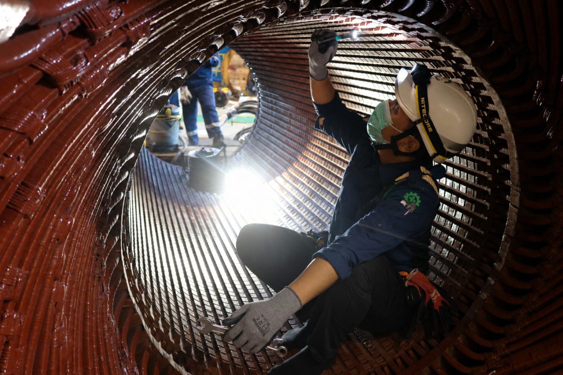 : PLN pacu pemulihan pembangkit wilayah Kalimantan Selatan dan Kalimantan Tengah (Kalselteng), menargetkan listrik normal awal Agustus. - Foto: Mc.Palangka Raya