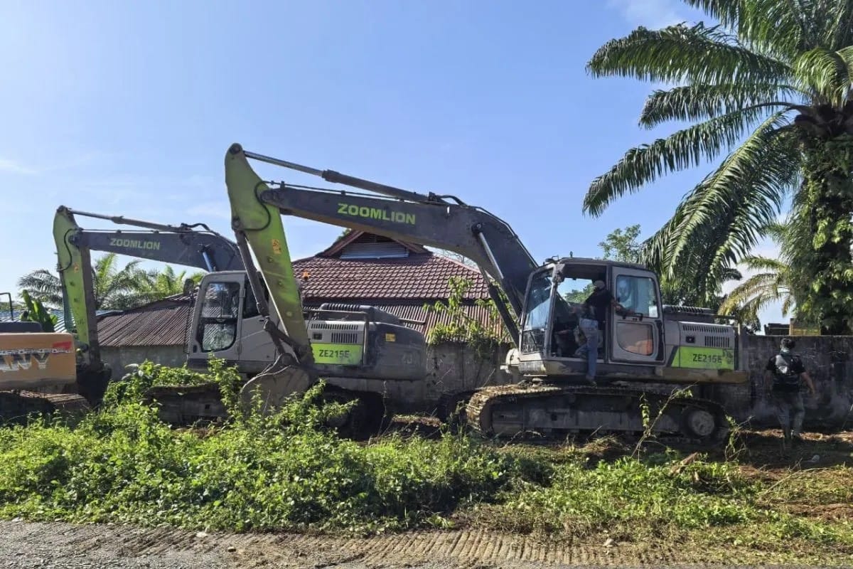 Polda Aceh Gerebek Tambang Emas Ilegal, Tangkap 8 Orang dan Sita 2 Ekskavator