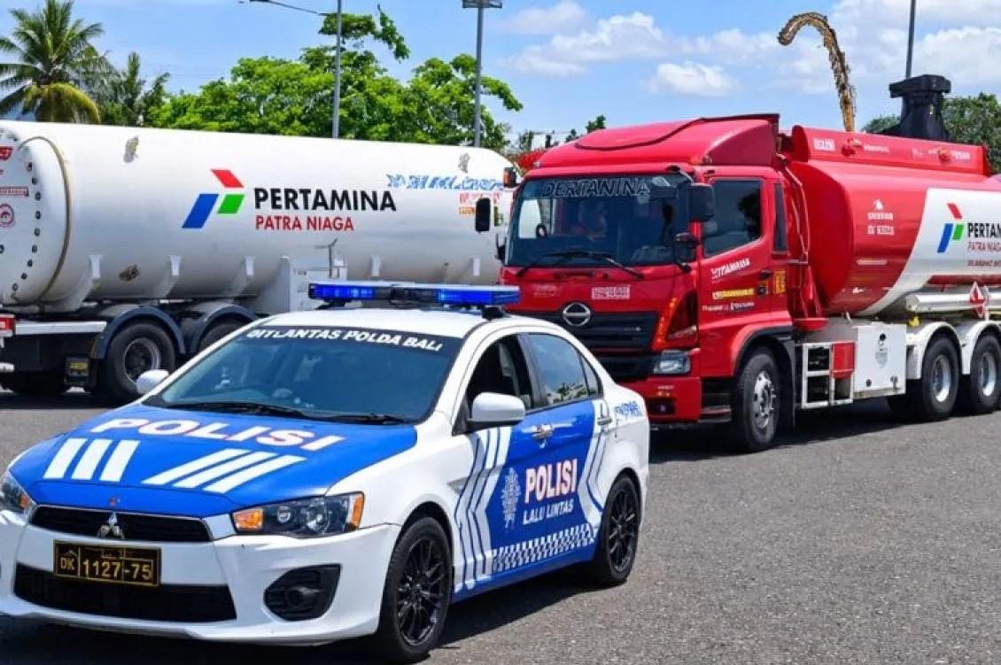 Polda Bali Kawal Mobil Tangki Pertamina untuk Percepat Distribusi BBM ke SPBU