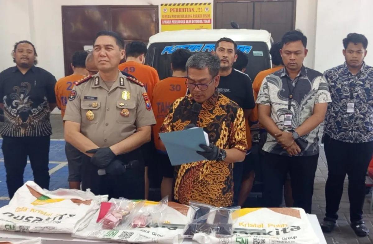 Polda Jatim Bongkar Dugaan Sindikat Penggelapan 185 Ton Gula Senilai Rp3 Miliar