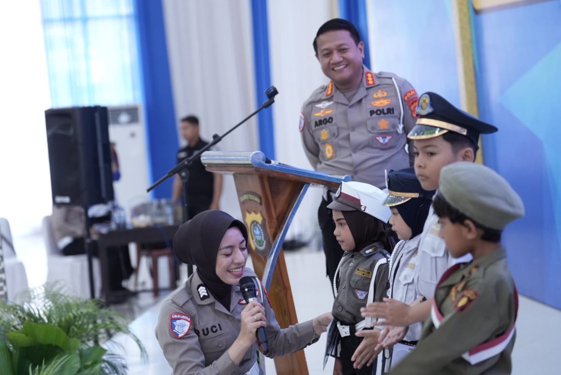 Polda Sultra Tanamkan Budaya Tertib Lalu Lintas Sejak Usia Dini