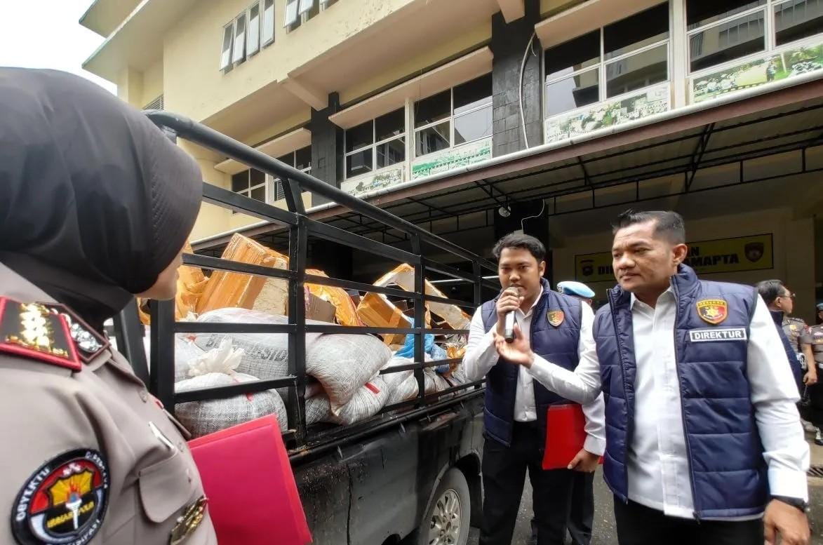 Polda Sumbar Bongkar Modus Penyelewengan Solar Subsidi, 2 Ton Lebih Berhasil Diamankan