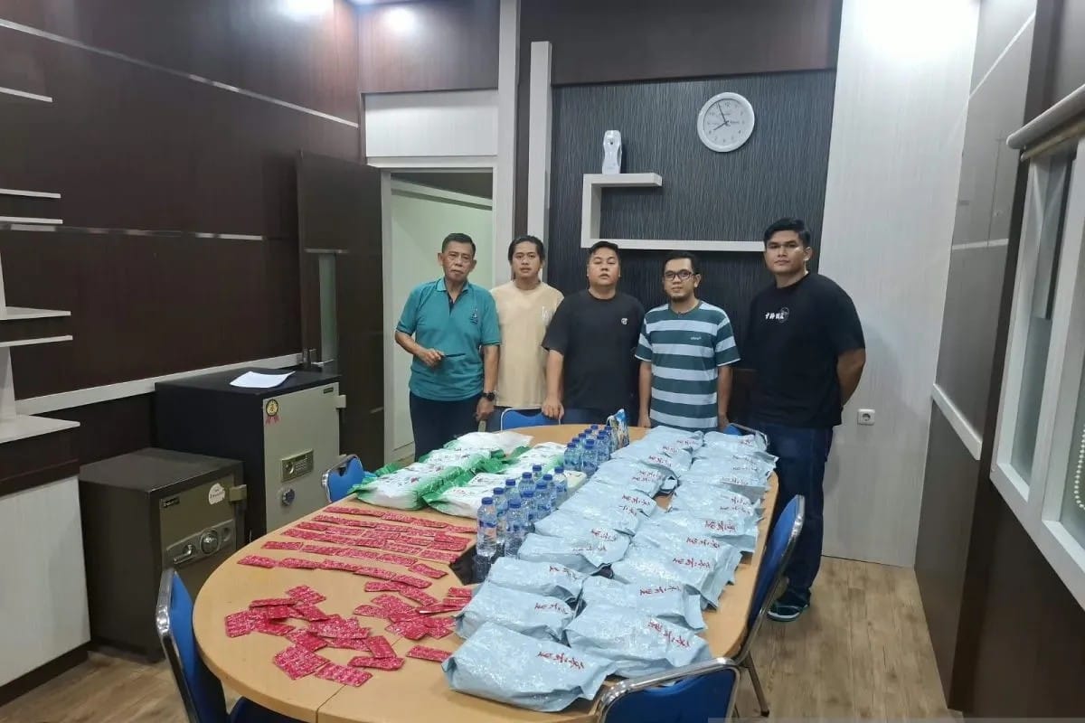 Polda Sumsel Bongkar Pengiriman 35 Kg Sabu dan 600 Ekstasi Lintas Daerah