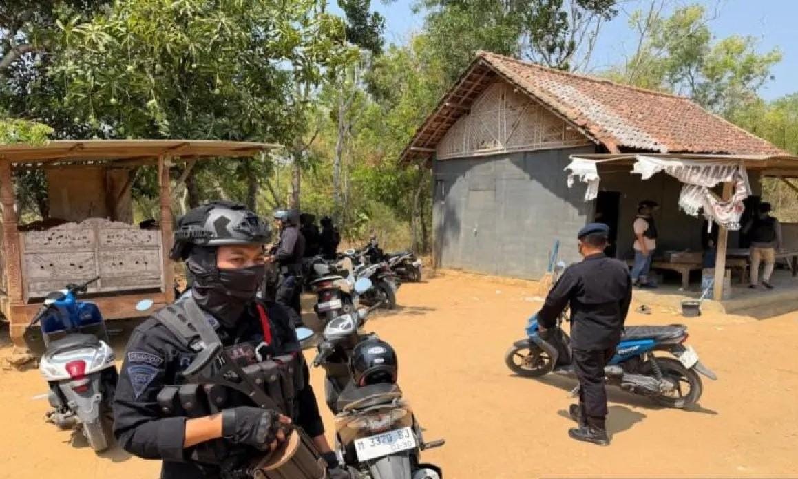 Polisi Gerebek Bilik Diduga Tempat Pesta Sabu di Pamekasan, Pemilik Rumah Diburu
