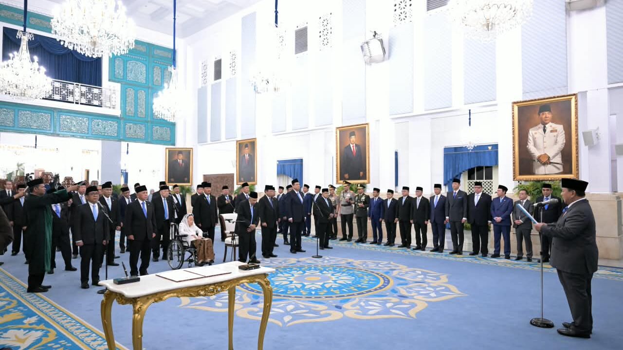 : Presiden Prabowo Subianto resmi menangkat 26 anggota Dewan Pertimbangan Presiden (Wantimpres) Republik Indonesia pada Jumat (2/10/2026), di Istana Negara, Jakarta. (Foto: BPMI Setpres/Kris)