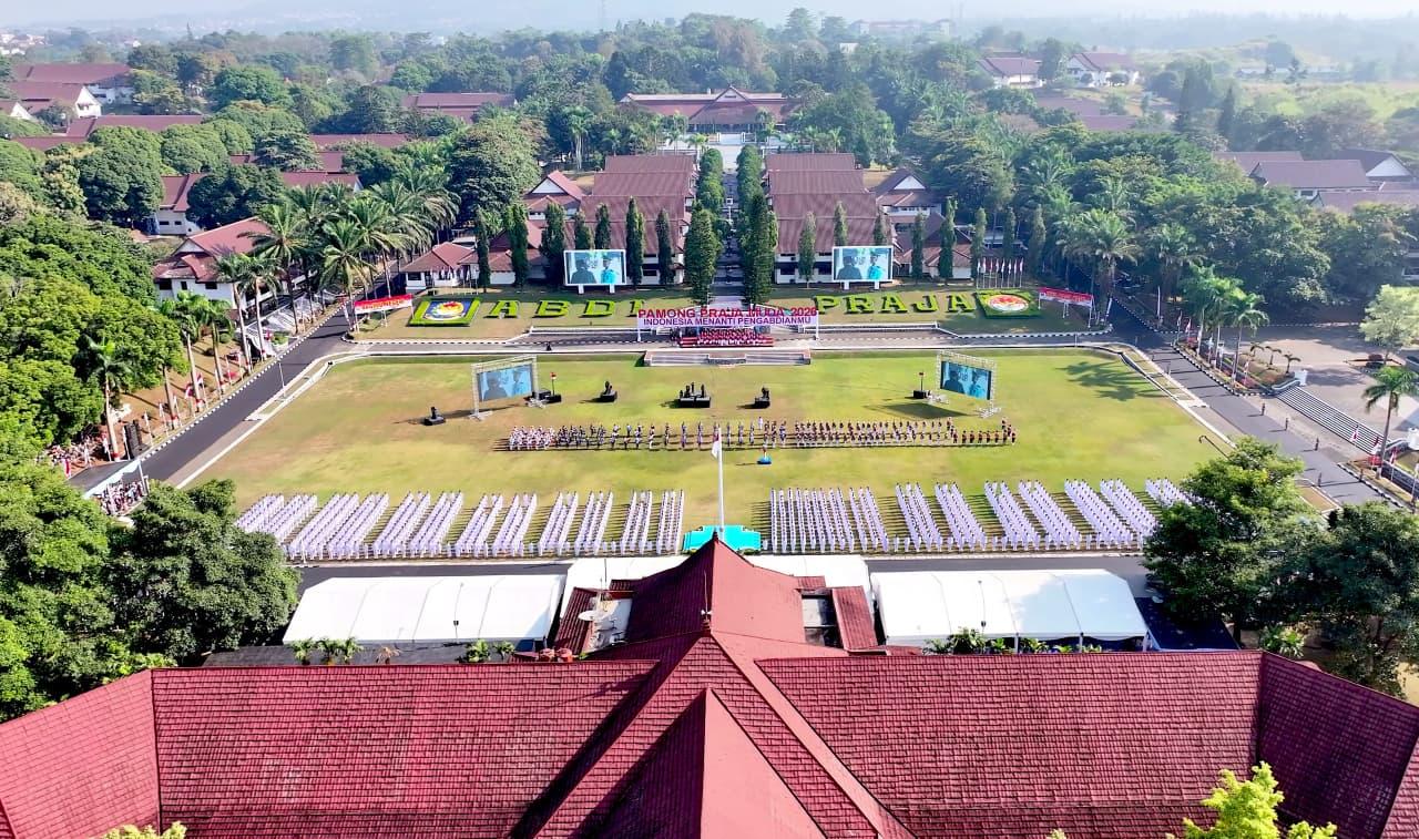 : Upacara Pelantikan Pamong Praja Muda (PPM) Angkatan XXXIII Institut Pemerintahan Dalam Negeri (IPDN) Tahun 2026 yang digelar di Lapangan Parade IPDN Kampus Jatinangor, Institut Pemerintahan Dalam Negeri, Kabupaten Sumedang, Provinsi Provinsi Jawa Barat, pada Rabu (29/07/2026). (BPMI Setpres)
