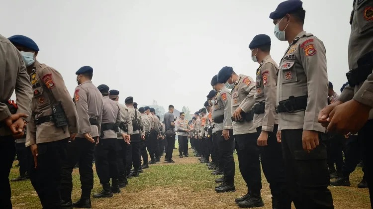Pusdokkes Polri dan Brimob Polda NTB Bantu Perkuat Penanganan Karhutla di Kalteng