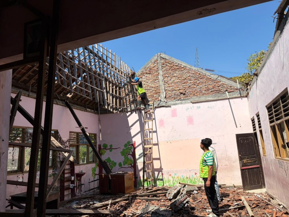 : Pekerjaan revitalisasi Sekolah Dasar Negeri (SDN) Tanggirejo, Kecamatan Tegowanu, Kabupaten Grobogan, Provinsi Jawa Tengah, mulai dilaksanakan (Foto: Dok BPMI Setpres )