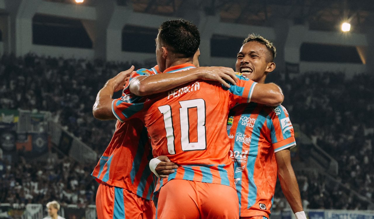 Review Gol Pertama Peralta Dan Adam Alis Menangkan Persib