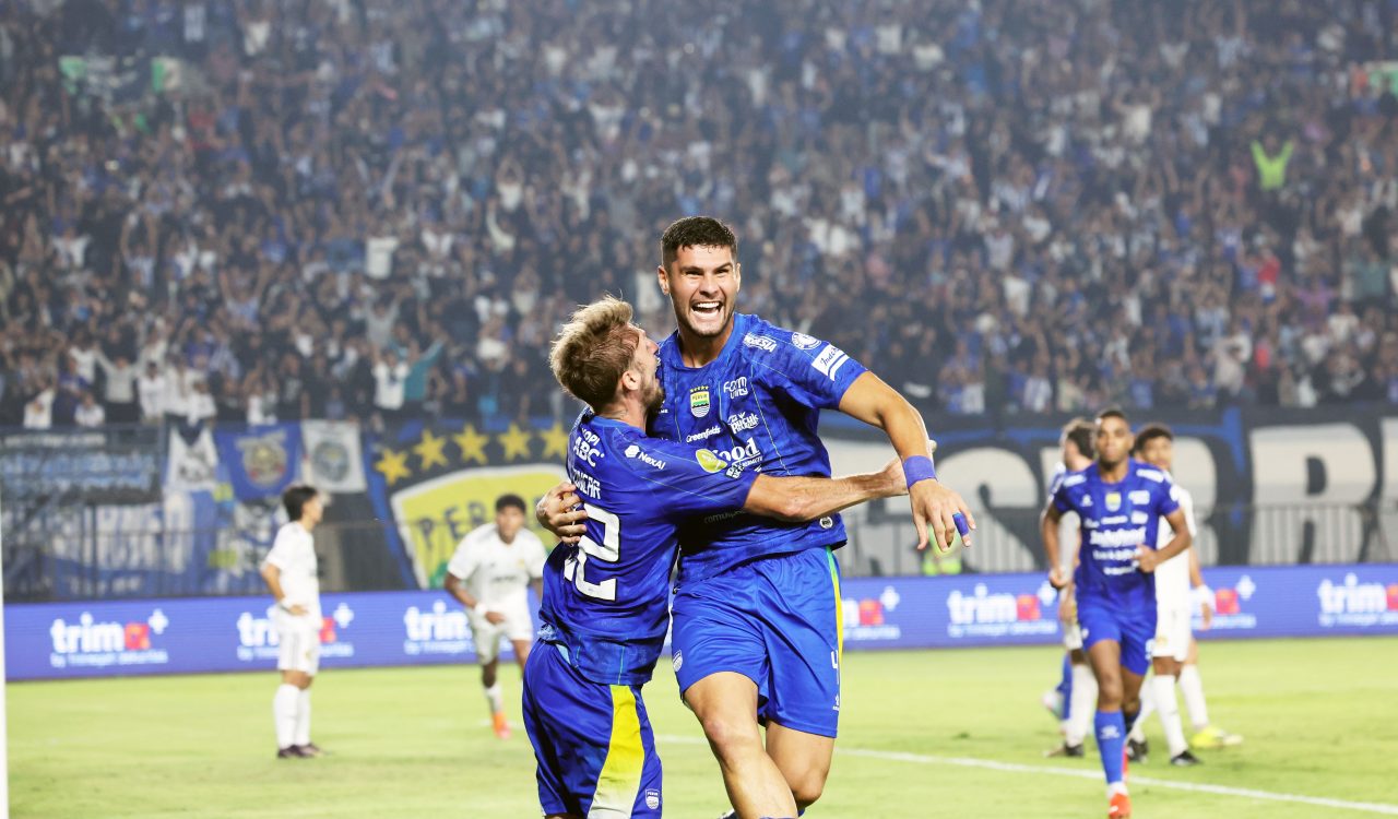 Review Sentuhan Pertama Julio Cesar Menangkan Persib