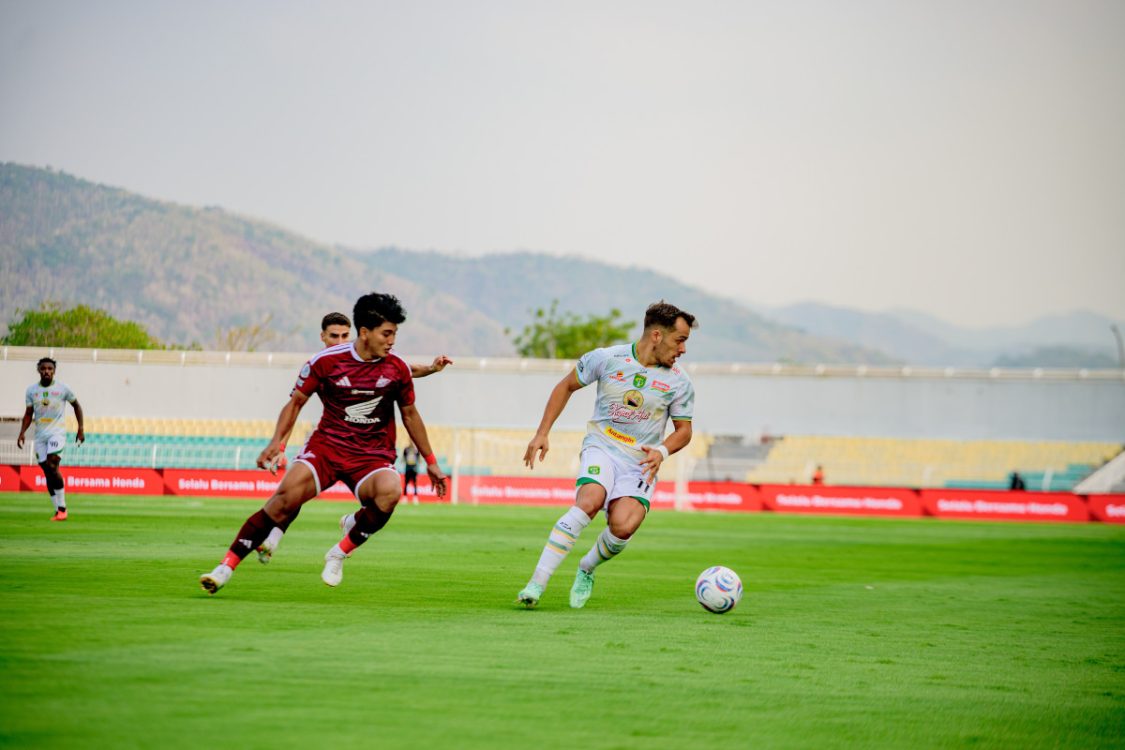 Reza Arya Tampil Solid, Persebaya Tahan Gempuran PSM di Babak Pertama