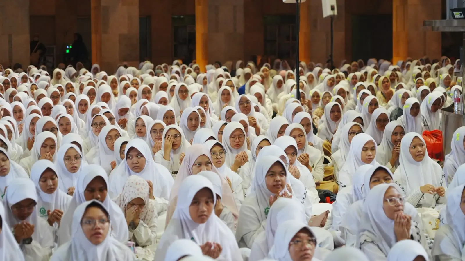 Ribuan Santri Bermunajat untuk Kebaikan Negeri