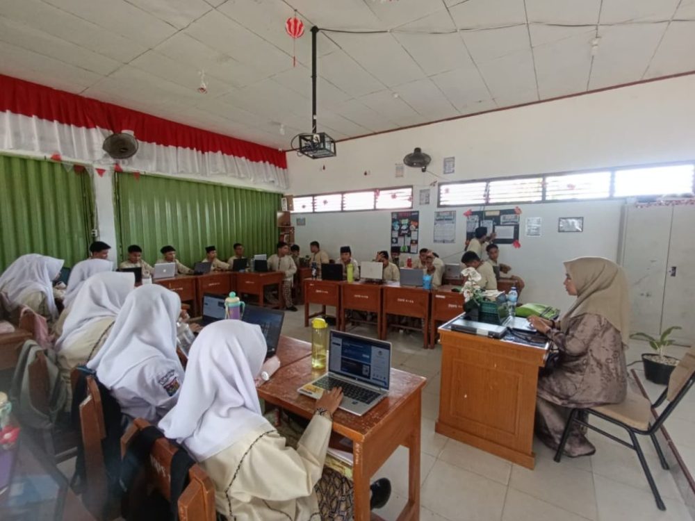 Ruang Kelas Digital Diuji Coba di SMPN 17 Padang, Pemantauan Belajar Siswa Makin Terintegrasi
