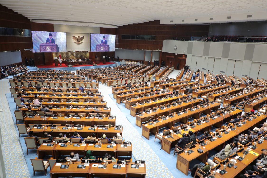 : Pengesahan RUU SDI menjadi Undang-Undang dalam Rapat Paripurna DPR RI di Senayan, Selasa (6/10/2026), mendapat pengawalan ketat dari BSSN guna memastikan integrasi data nasional ditopang oleh standar keamanan siber dan kedaulatan digital yang paripurna.