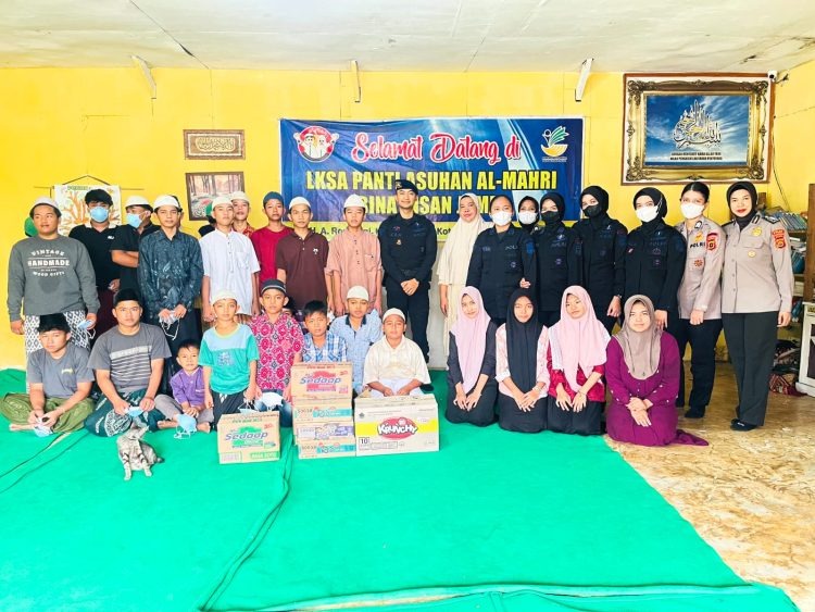 Satbrimob Polda Jambi Salurkan Bantuan ke Panti Asuhan yang Terdampak Karhutla
