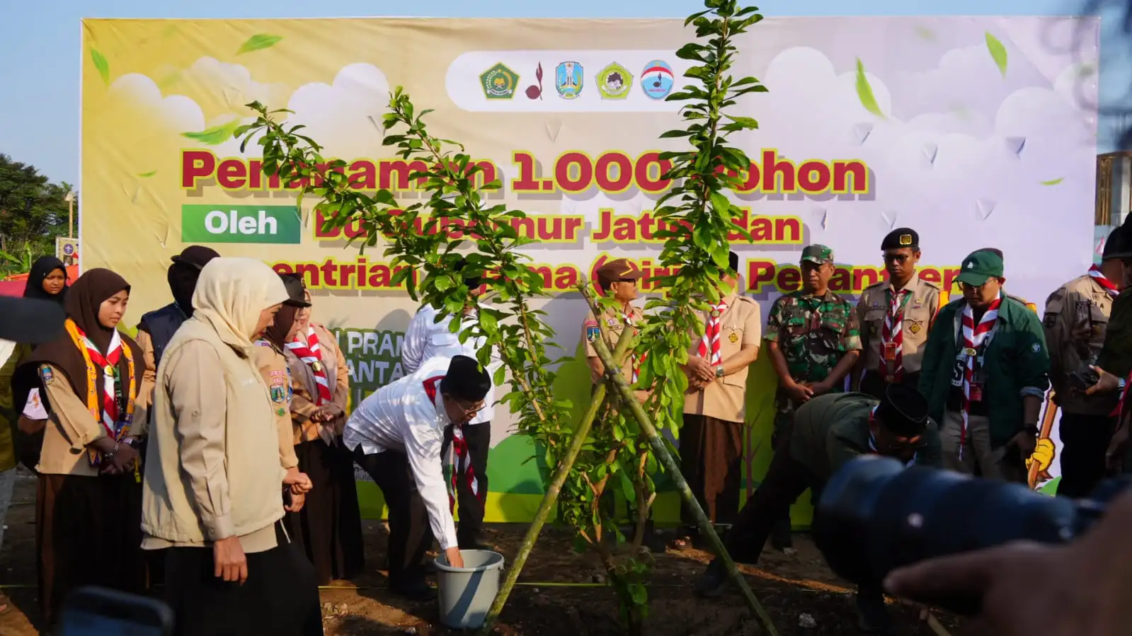 Sedekah Oksigen, Pramuka Santri Hijaukan Pesantren An-Nur II dengan 1.000 Pohon