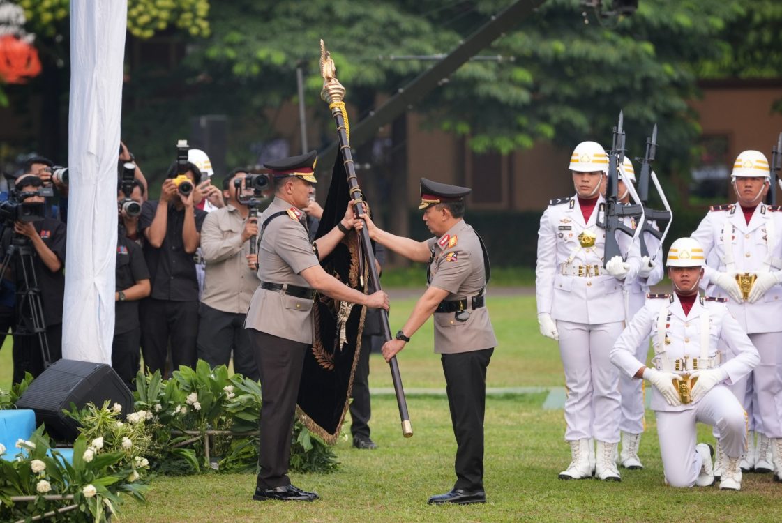 Sertijab Kapolri, Jenderal Polisi Suyudi Ario Seto Resmi Terima Panji-panji Polri Tribrata