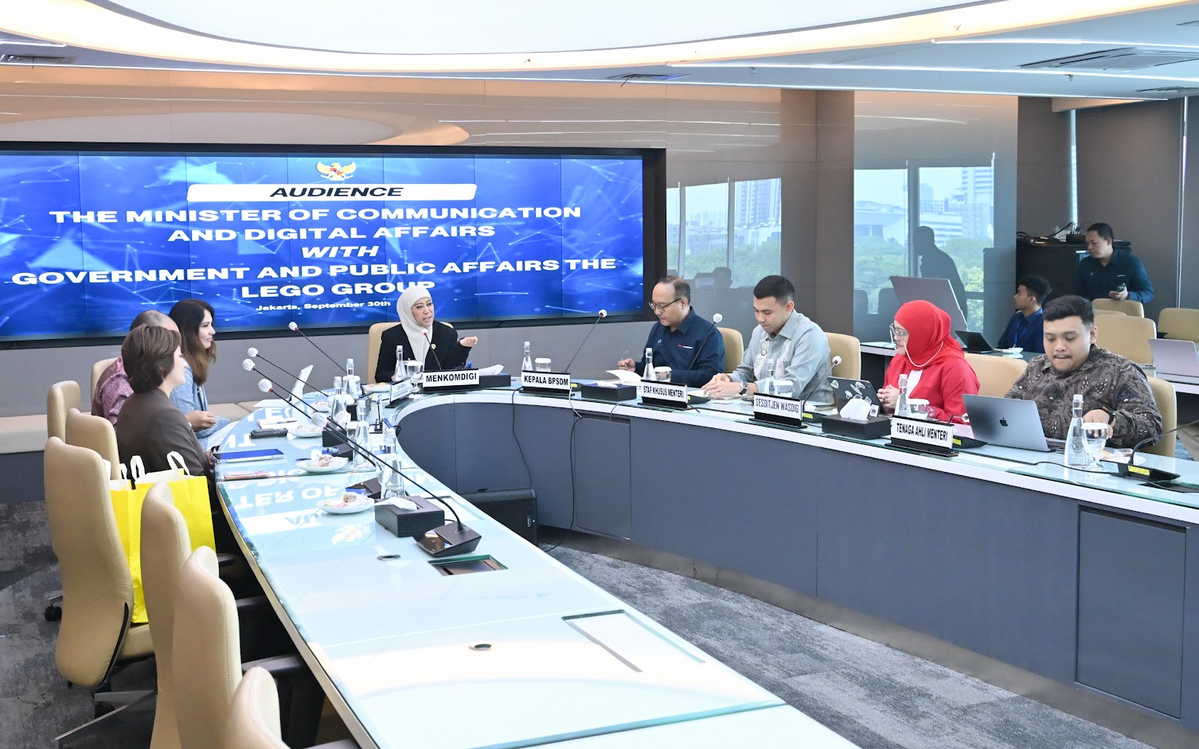 : Menteri Komunikasi dan Digital Meutya Hafid saat menerima audiensi Senior Director Government and Public Affairs Asia Pacific The LEGO Group Lizum Mishra di Kantor Kementerian Komdigi, Jakarta Pusat, Rabu (30/9/2026) mengatakan dukungannya terhadap kehadiran LEGO di Indonesia dengan tetap mengedepankan kepatuhan terhadap ketentuan PP TUNAS. Foto: Ardi Widiyansah/Komdigi