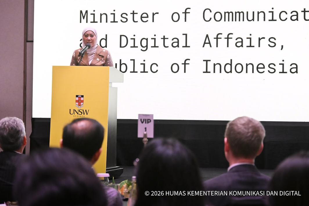 : Menteri Komunikasi dan Digital Meutya Hafid saat menjadi pembicara kunci dalam UNSW Indonesia Alumni Reception bertema “Human Connection in a Digital World” di Jakarta Selatan, Selasa (29/9/2026) mengatakan pengembangan teknologi tidak boleh berhenti pada penciptaan inovasi, tetapi harus memastikan manfaatnya dirasakan manusia dan risiko yang ditimbulkannya dapat dikendalikan. Foto: Ardi Widiyansah/Komdigi