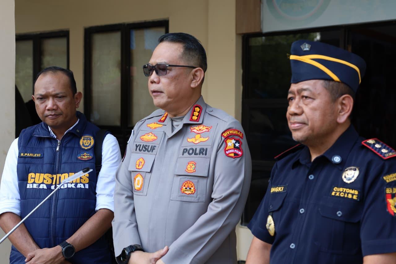 Sinergita Beacukai Dan Satgas Kepolisian Oprasi Damai Cartenz Dalam Upaya Mengagalkan Penyelundupan Amunisi Di Perairan Jayapura