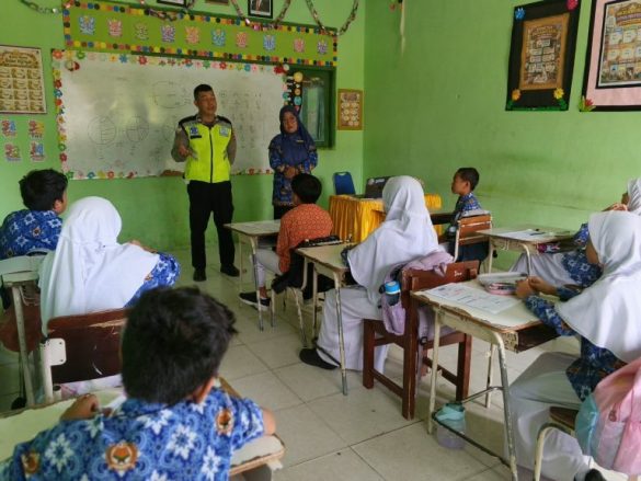 Tanamkan Budaya Berlalu Lintas Sejak Dini, Satlantas Aceh Selatan Edukasi ke Pelajar TK hingga SD