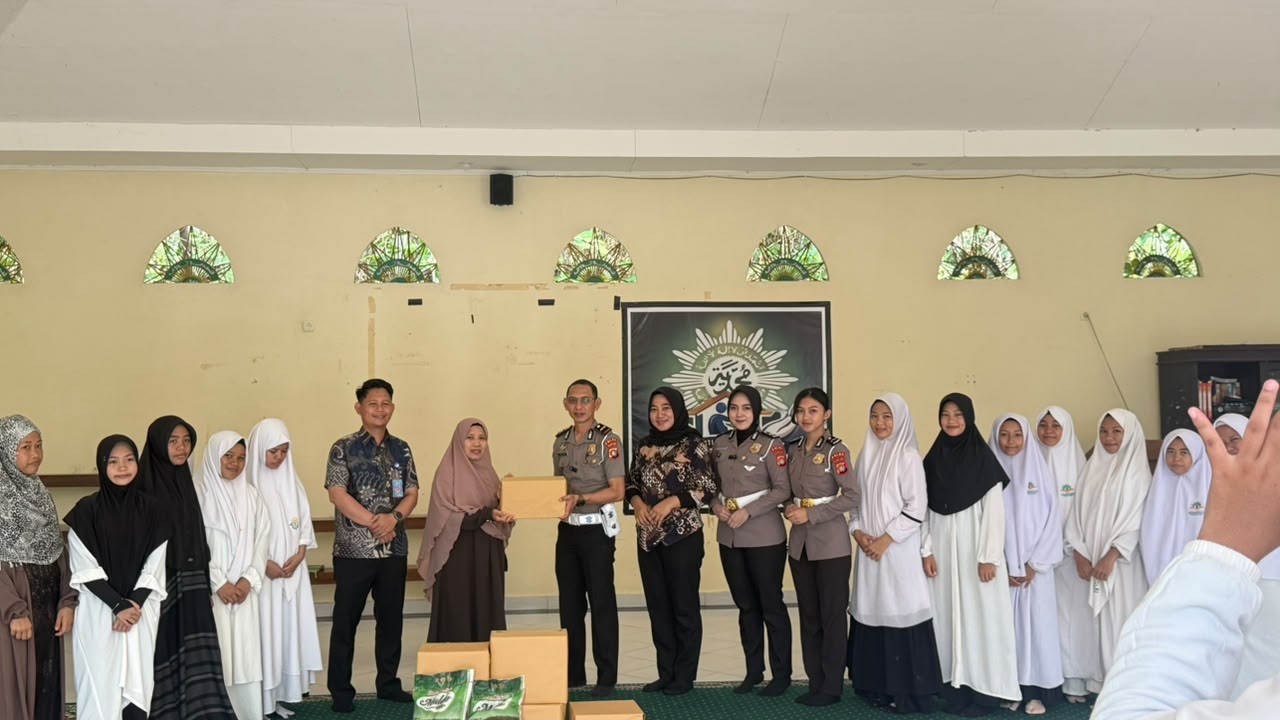 Tebar Kebaikan, Ditlantas Polda Sulbar Berbagi Sembako dan Kehangatan Bersama Anak Panti Asuhan Muhammadiyah Mamuju