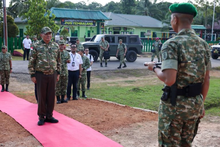 Tinjau Yonif TP 881/Baratama Dharma di Sebuku Nunukan, Menhan Sjafrie: Prajurit Perbatasan Harus Siap Hadapi Ancaman dan Mengawal Kedaulatan NKRI