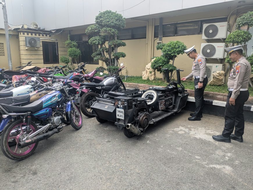 TNKB Tak Sesuai hingga Knalpot Brong, Satlantas Polres Lamongan Tindak Vespa Modifikasi Mirip Tank