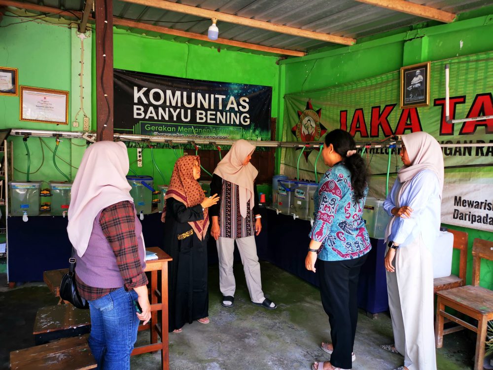 : Untuk menyiasati krisis air bersih yang menghambat operasional layanan medis di kawasan pegunungan, jajaran Puskesmas Kare, Kabupaten Madiun, mempelajari inovasi Instalasi Sistem Lumbung Air Hujan (ISLAH) berbasis elektrolisa di Sekolah Air Hujan (SAH) Banyu Bening, Sleman, Selasa (29/9/2026).