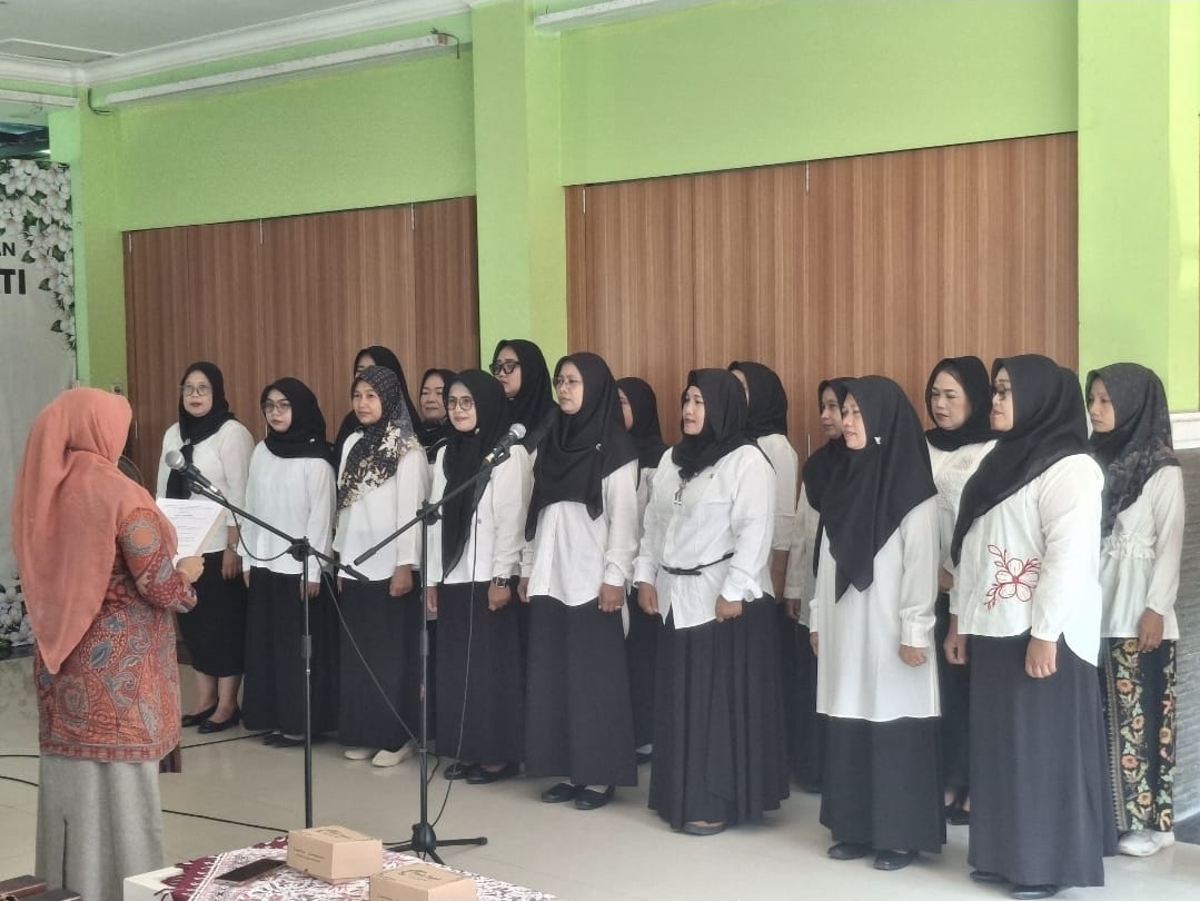 : Pemberdayaan perempuan melalui pemanfaatan lahan pekarangan menjadi pilar krusial penguat ketahanan pangan keluarga. Forum Kelompok Wanita Tani Mlati Adi Lestari resmi dilantik guna mengoptimalkan potensi pertanian rumah tangga berkelanjutan, Kamis (6/8/2026).